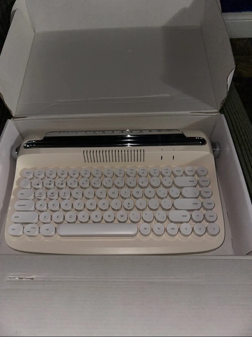 YUNZII & actto Retro Typewriter Keyboard - White